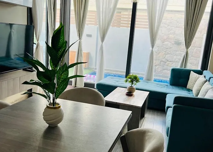 بالي بمسبح خاص مدفأ بيت للعطل